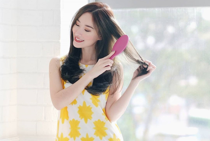 Từ khi 20 tuổi, cô đã là gương mặt nổi tiếng trong giới trẻ khi sở hữu cửa hàng thời trang, mỹ phẩm riêng. Bên cạnh đó, cô còn là chủ nhân của những video làm đẹp thu hút hàng chục nghìn lượt xem trên YouTube.