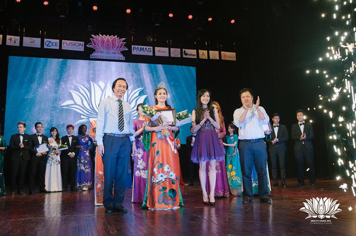 Trần Bảo Ánh là nữ sinh vừa đăng quang ngôi vị Miss Fu - Hoa khôi Đại học FPT 2015 sau đêm chung kết cuộc thi diễn ra vào tối 17/6. Nữ sinh sinh năm 1993 đã vượt qua chặng đường khá dài, thể hiện được nhan sắc, tài năng của mình để xứng đáng trở thành Tân Hoa khôi.