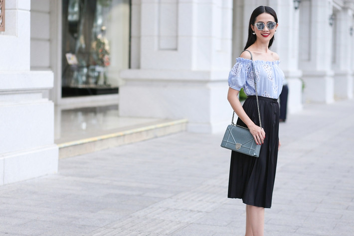 Mỗi set đồ trong bộ ảnh thể hiện là khả năng mix đồ đầy sáng tạo và tinh tế của người đẹp họ Phan.