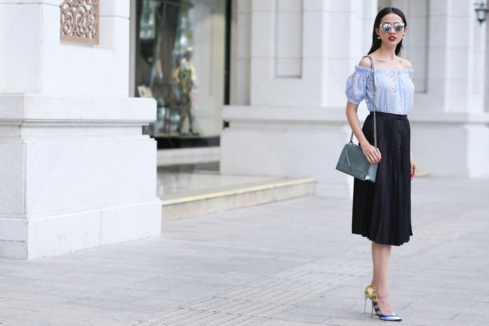 Bộ ảnh Phan Thị Mơ do nhiếp ảnh Nhật Linh thực hiện với sự hỗ trợ của stylist Khun Chai, makeup & hair Justin Vũ.