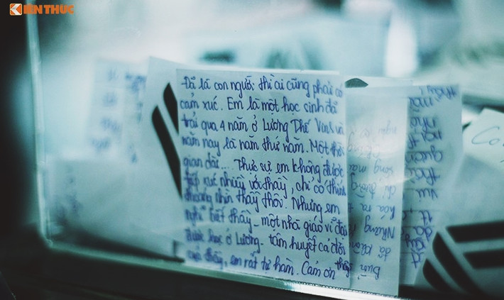 Những tình cảm dành cho thầy luôn luôn đọng mãi trong tim các thế hệ học sinh, thầy cô trường THPT Lương thế Vinh (Hà Nội).