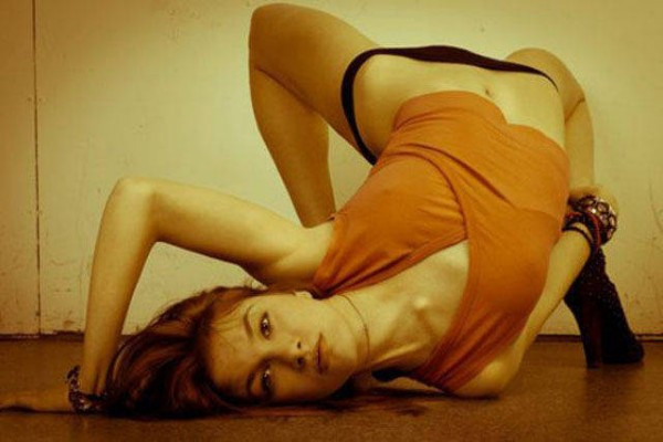 Nếu chỉ dập khuôn với duy nhất một sắc thái biểu cảm trên khuôn mặt, hoặc một kiểu tạo dáng thì chắc chắn, các người mẫu sẽ không bao giờ có thể tồn tại trong nghề. Tính chất nghề nghiệp luôn đòi hỏi họ phải có cách thể hiện độc đáo và lạ mắt. Tuy nhiên, "độc" quá nhiều khi cũng không tốt.