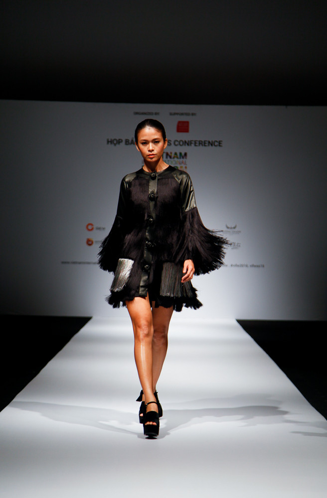 VNIFW 2016 là cơ hội cho các nhà thiết kế thể hiện tài năng và khả năng sáng tạo không ngừng để bắt kịp với các xu hướng thời trang hàng đầu trên thế giới.