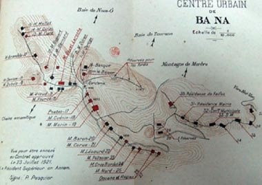 Bà Nà thuộc về dãy núi Trường Sơn nằm ở xã Hòa Ninh, huyện Hòa Vang, cách Đà Nẵng 25 km về phía Tây Nam. Trung tâm du lịch của Bà Nà nằm trên đỉnh Núi Chúa có độ cao 1489 m so với mực nước biển