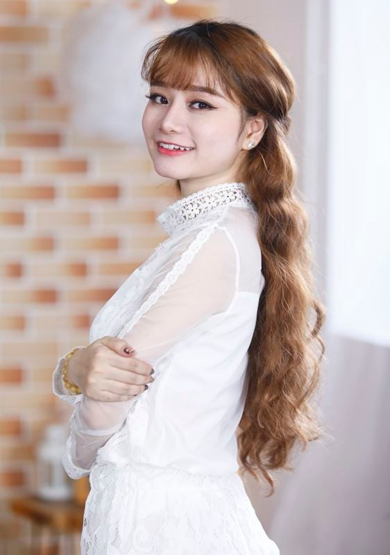 Gương mặt của Ngọc Huyền đã trở nên thanh thoát hơn rất nhiều.