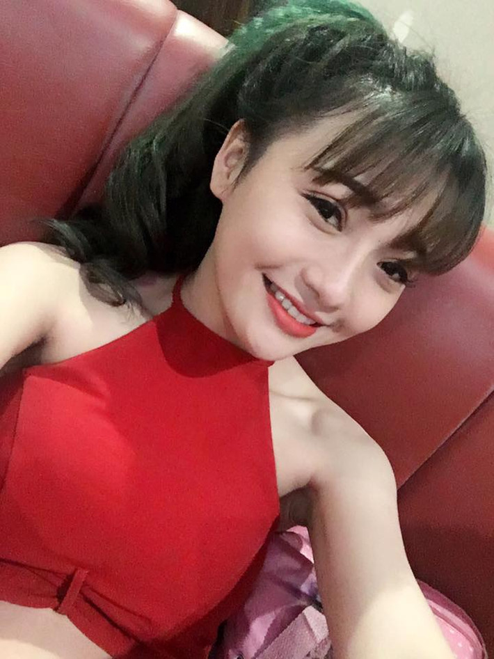 Đọc những dòng bình luận, câu hỏi này, nhiều người tinh ý có thể hiểu ngay rằng những dân mạng đó đang có ý cho rằng Lê Thị Lan làm nghề không đứng đắn, thậm chí đi bán dâm để có tiền làm phẫu thuật thẩm mỹ, thay đổi cách ăn mặc và cuộc sống của mình. Trước những ý kiến đó, Lê Thị Lan cho biết cảm thấy buồn, bức xúc và sau cùng cũng phải lên tiếng nói rõ hơn về quá trình thay đổi của mình, nhằm tránh những điều tiếng, những lời đồn đại không hay "từ trên trời rơi xuống".