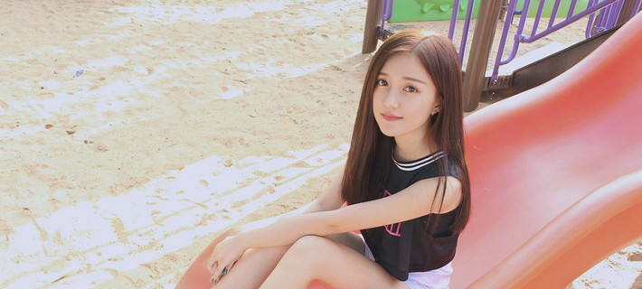 Tuy chỉ coi chụp ảnh là để giải trí nhưng công việc này cũng mang lại cho Mỹ Uyên thu nhập kha khá, cùng với đó thi thoảng cô bạn cũng làm người mẫu quảng bá cho một số nhãn hàng, sự kiện thông qua mạng xã hội. Thời gian gần đây Mỹ Uyên đang cùng chị gái mở shop thời trang nhưng do sắp phải chuẩn bị cho kỳ thi đại học sắp tới nên cô bạn đành tạm gác mọi thứ lại để tập trung cho việc học.