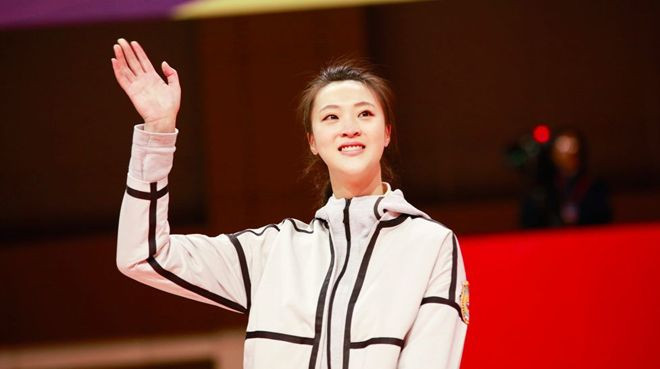 Cô không nén được cảm xúc khi nhận được tình cảm từ người hâm mộ.