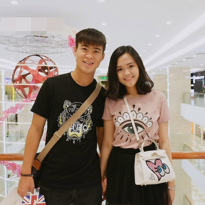Nguyễn Quỳnh Anh – bạn gái của Đỗ Duy Mạnh cũng rất được lòng người hâm mộ. Đa phần đều nhận xét “hot boy đanh đá” của U23 Việt Nam may mắn khi được “giàu vì bạn, sang vì vợ”.