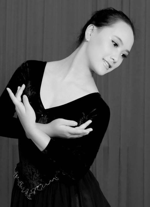 Thí sinh Nguyễn Ngọc Trang sinh năm 1993, hiện đang là sinh viên năm cuối chuyên ngành Tâm lý học tại trường Utica College. Sở thích của cô là chơi đàn, múa ballet và tham gia cheerleader. Ước mơ từ nhỏ của Ngọc Trang là được trở thành một cô giáo.