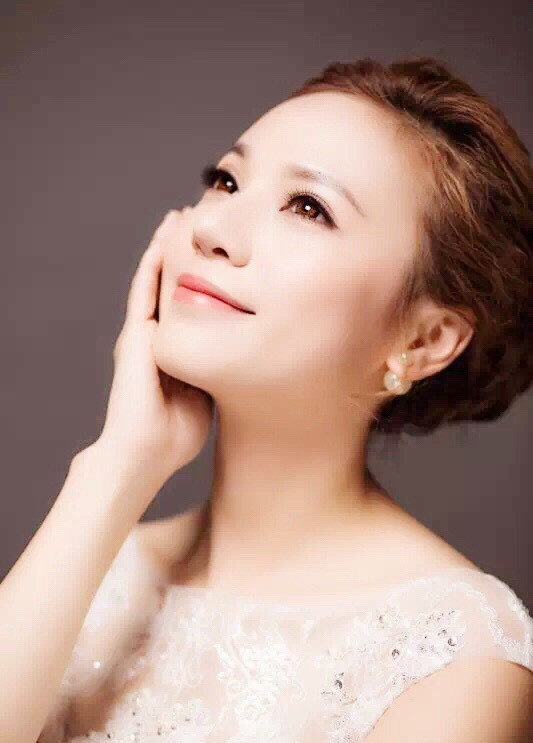 Chia sẻ điều này, Hạnh Thu muốn khẳng định một lần nữa việc cô sang Trung Quốc là để theo đuổi ước mơ trở thành một người mẫu thực thụ, hoàn toàn không phải để kiếm một người chồng giàu sang hay một cuộc sống sung sướng bằng tiền của người khác giống như quan điểm của nhiều cô gái trẻ hiện nay. Để đi đến được ngày hôm nay, Hạnh Thu đã phải chấp nhận đánh đổi rất nhiều điều và cô không muốn con đường, suy nghĩ của mình trước đây bị chệch hướng chỉ vì ham muốn đồng tiền. Ảnh: Facebook nhân vật.