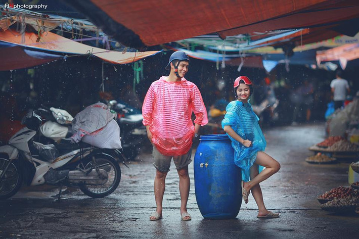 Cô dâu và chú rể tạo dáng cực ngầu...
