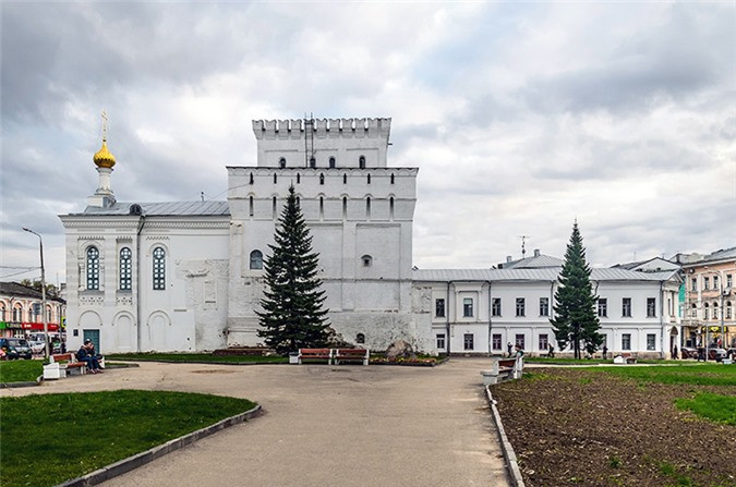 Tháp Znamenskaya ở Yaroslavl. Lời đồn đại về những bóng ma ở tòa tháp này bắt đầu xuất hiện từ cuộc nội chiến ở Nga (1917-1922)