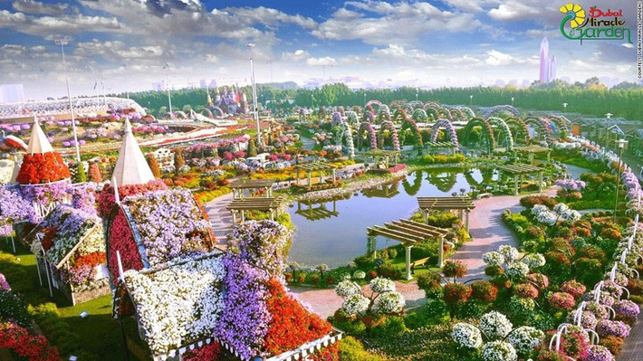 Vườn đóng cửa từ tháng 6 tới tháng 9, khi nhiệt độ trung bình ở Dubai lên tới hơn 40 độ C.