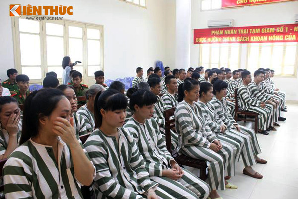 Lãnh đạo Trại tạm giam số 1, Công an TP Hà Nội cho biết, thực hiện chính sách khoan hồng của Đảng, Nhà nước, truyền thống nhân đạo của dân tộc ta, nhân kỷ niệm 71 năm Quốc khánh nước Cộng hòa xã hội chủ nghĩa Việt Nam, Trại tạm giam số 1 đã giảm án cho 82 phạm nhân, trong đó có 26 người được tha tù trước thời hạn.