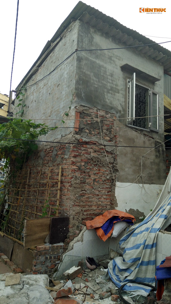 Khu tập thể H36 ở phường Xuân La đang thuộc diện nguy hiểm cần được “giải cứu” kịp thời.