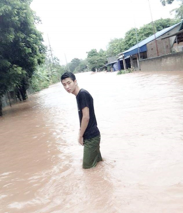 Tuy nhiên, các tuyến đường vẫn bị ngập sâu trong nước.