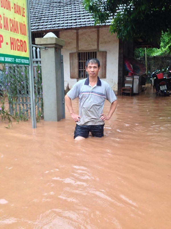 Đến chiều 14/8, nước lũ mới bắt đầu có dấu hiệu giảm.
