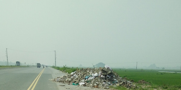 Hình ảnh vô cùng nhếch nhác, phản cảm.