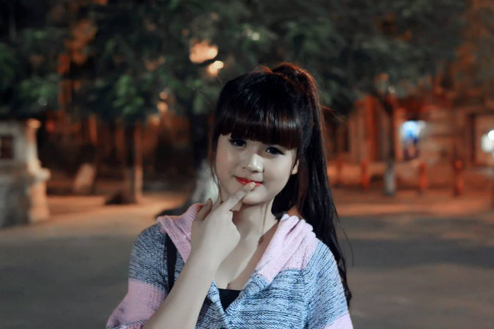 Được nhiều người khen nhưng Hằng Mun cũng phải chịu đựng nhiều lời trêu chọc, bình phẩm quá đà của cư dân mạng. Cô bạn 9X cho biết mong muốn của mình là bạn bè, cư dân mạng hãy coi việc cô xuất hiện trên sân Lạch Tray là chuyện bình thường và bớt trêu chọc mình đi.