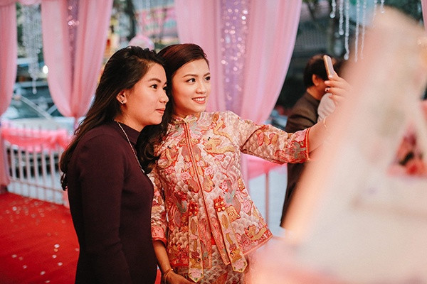 Cô dâu Ngọc Anh là một nữ doanh nhân 9X rất xinh đẹp, tài năng.