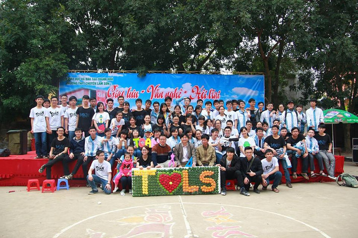 Được biết, trước khi tham gia Đường lên đỉnh Olympia, Minh Huyền cũng từng giành quán quân trong một cuộc thi ở địa phương là Bản lĩnh thép Lam Sơn. Nhờ sự động viên của gia đình, các thầy cô, bạn bè cùng ngôi trường thân yêu, Minh Huyền có thêm sự tự tin, động lực để tiếp tục chinh phục những thử thách mới trong thời gian tới.