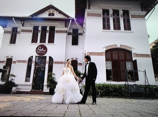 Xinh đẹp, thông minh và giỏi giang, Trương Huệ Vân quyết định kết hôn với ca sĩ Thanh Bùi khi cô 25 tuổi.