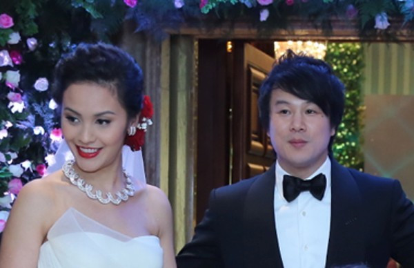 Một vài bạn bè thân thiết cho biết, bên cạnh việc nối nghiệp gia đình, Huệ Vân còn dành thời gian giúp Thanh Bùi quản lý trường nhạc Soul Academy. Cô sinh năm 1988, từng tốt nghiệp Đại học RMIT. Huệ Vân là người Việt gốc Hoa nhưng gương mặt lại có nét lai Tây nên trông xinh xắn, hiện đại như một girl.