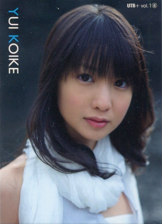 Công việc của Yui Koike chính xác được gọi là "Gravure idol". "Gravure idol" dùng để chỉ những người mẫu nữ hay xuất hiện trên các tạp chí dành cho đàn ông. Hình tượng của họ thường gắn liền với những bộ nội y, đồ bơi dễ thương và không mang tính khêu gợi.