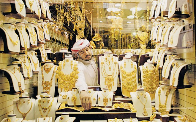 Lượng vàng giao dịch tính bằng tấn: Năm 2013, lượng vàng giao dịch ở Dubai có giá trị 70 tỷ đôla và tổng trọng lượng lên tới 2,25 tấn. Ảnh: Telegraph.