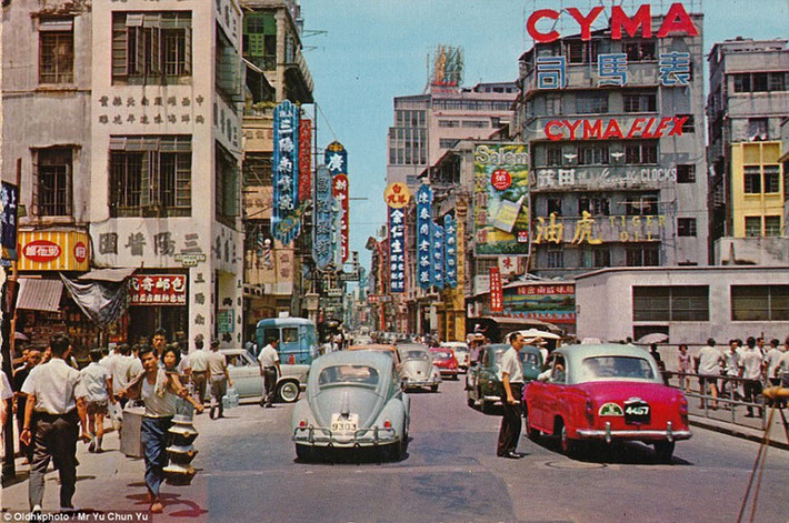 Vào năm 1962, Hong Kong vô cùng phát triển với giao thông sầm uất.