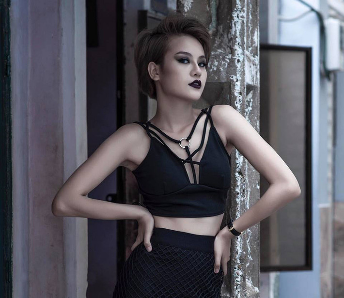 Dù thừa nhận phẫu thuật thẩm mỹ giúp mình có diện mạo hoàn hảo hơn nhưng Thùy Trâm khá tỉnh táo và tâm sự sẽ không lạm dụng công cụ này. Ngược lại, chân dài 1m60 sẽ nỗ lực hơn trên sàn catwalk.