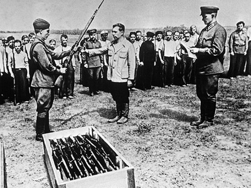17. Súng trường Mosin-Nagant.