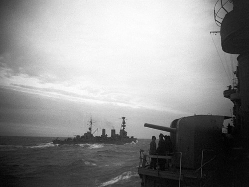 6. Tàu tuần tiễu 'Red Caucasus' và "Red Crimea".