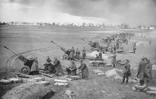 14. Pháo dã chiến ZiS-3, được triển khai bắn phá thành phố Berlin tháng 4/1945.
