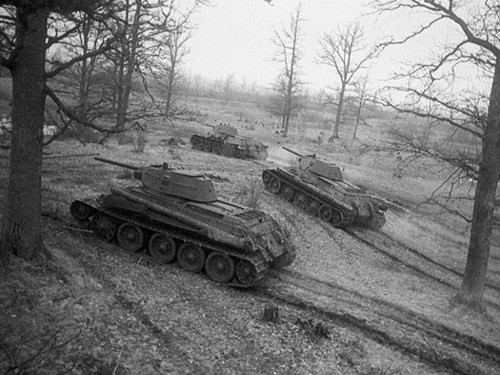 4. Xe tăng hạng trung T-34.
