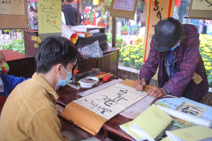 Không chỉ có hoạt động xin chữ, trong không gian văn hóa Hồ Văn còn tái hiện nhiều hoạt động như tái hiện những giá trị truyền thống.