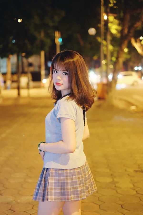 Tuy nhiên, một trong những vấn đề khiến Hà Đan luôn phải để tâm chính là vóc dáng 'nấm lùn' của mình. 'Nhưng dần dần mình hiểu ra thần thái trên gương mặt mới là điều quan trọng nhất để người diễn viên truyền được tính cách, cảm xúc của nhân vật đến người xem...