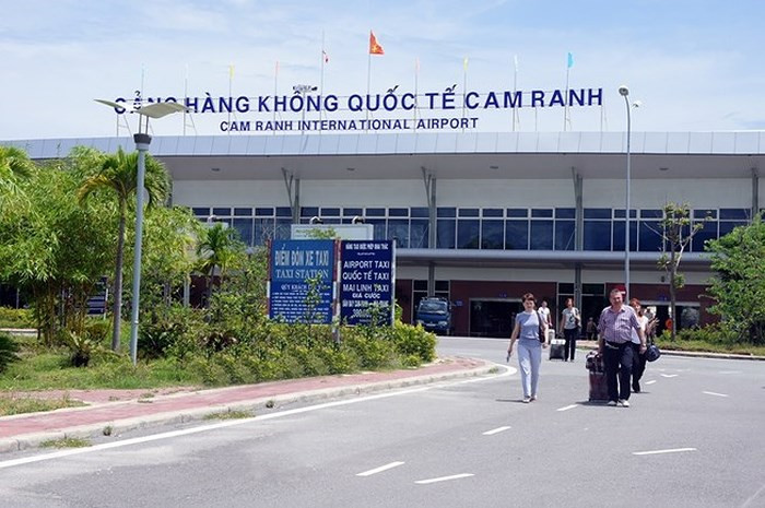 May mắn, tất cả hành khách an toàn. Tuy nhiên sự cố được xác định ở mức độ nghiêm trọng nhóm B, chỉ xếp sau nhóm A - tai nạn. Kết quả điều tra cho thấy lỗi thuộc về tổ bay khi hạ cánh xuống đường băng không được chỉ định. Người điều khiển tàu bay hạ cánh là cơ phó người Việt Nam, cơ trưởng người Mỹ thực hiện nhiệm vụ quan sát và cảnh báo. Nguyên nhân gặp sự cố được cho là không có biển báo rõ ràng đường băng hiện hữu khai thác và đường băng không khai thác. Ảnh: ANTD.