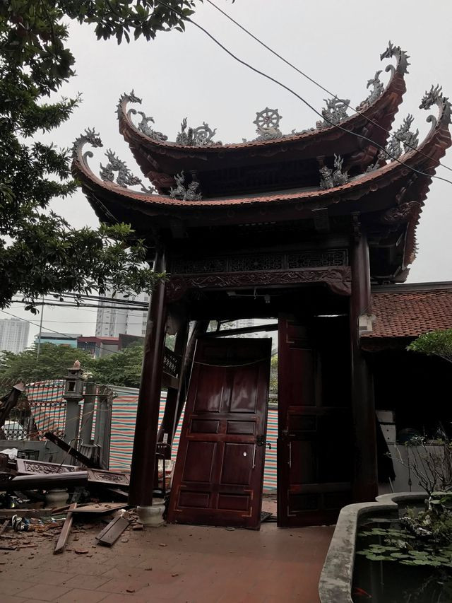 Hiện cơ quan chức năng tiếp tục làm rõ nguyên nhân vụ tài xế say xỉn đâm đổ cổng chùa Ngòi.