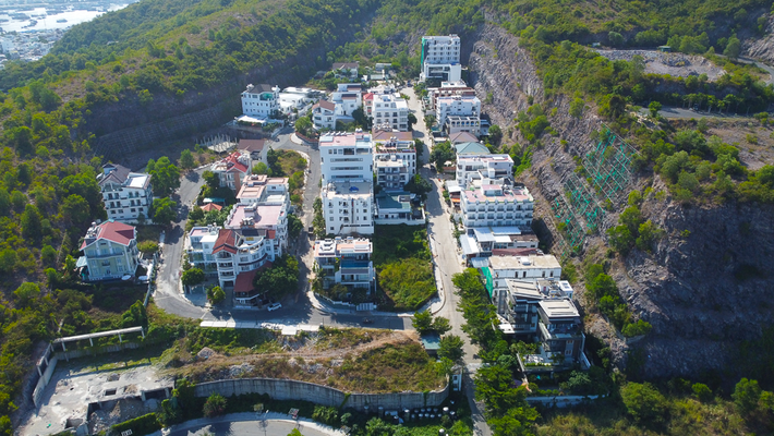 Dự án khu biệt thự cao cấp Ocean View Nha Trang (phường Vĩnh Trường, TP. Nha Trang, tỉnh Khánh Hòa) do Công ty TNHH Thương mại - Dịch vụ Thiên Nhân II làm chủ đầu tư. (Ảnh: Minh Toàn).