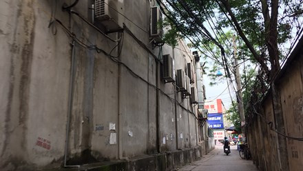 Ngách ngay phía sau sự án, nơi tiếp giáp với mặt tiền của các hộ dân cư.