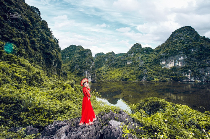 Vốn có cùng sở thích khám phá những địa điểm đẹp, Thanh Nhân và DJ Wang không ngần ngại đầu tư cho bộ ảnh cưới của mình.