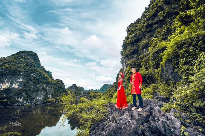 Cặp đôi DJ số 1 Việt Nam và nữ hoàng gameshow Thanh Nhân đã chọn mảnh đất Tràng An - Ninh Bình, nơi được xem là "thiên đường dưới hạ giới" của Việt Nam để lưu lại những khoảnh khắc hạnh phúc.