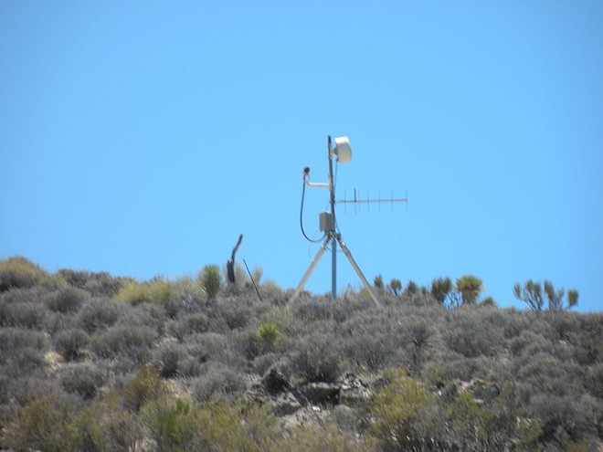 Người ngoài hành tinh này được đưa đến căn cứ từ sự cố UFO ở Roswell năm 1947, Blake nói. Vụ việc xảy ra khi khí cầu theo dõi thời tiết của không quân Mỹ được cho là đã va chạm với một UFO, khiến nó đâm xuống một nông trại gần Roswell, bang New Mexico.