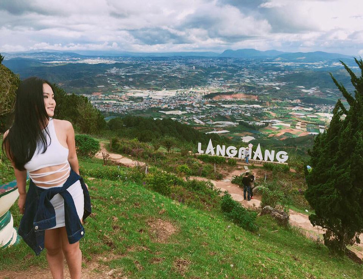 Nhờ những việc làm này của mình, Phương Thảo có được mức thu nhập trên dưới 50 triệu đồng mỗi tháng - một con số mà rất nhiều bạn trẻ cùng trang lứa với cô luôn mơ ước. Hàng ngày cô gái Tây Nguyên sexy này vẫn dành một khoảng thời gian nhất định để tập luyện, duy trì vóc dáng, thân hình đẹp để phục vụ cho công việc và giúp cuộc sống trở nên tích cực hơn.