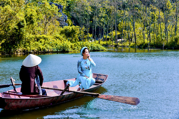 Sau vai diễn Thanh Trúc của "Những ngọn nến trong đêm 2", cô tiếp tục tái ngộ khán giả với cô Diệu trong bộ phim "Mãi mãi là bao lâu" của đạo diễn Đặng Thái Huyền.