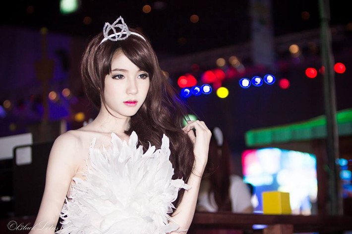 Yoshi Chayada là tên cô gái có khuôn mặt đẹp như thiên thần, đảm nhiệm một vai phụ trong bộ phim "Love Sick" được nhiều bạn trẻ Thái Lan, Trung Quốc yêu thích thời gian gần đây.