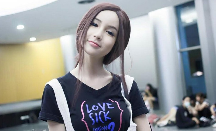 Chỉ là một diễn viên phụ nhưng làn da trắng và khuôn mặt đẹp hoàn hảo đã khiến Yoshi Chayada trở thành tâm điểm chú ý, được nhiều bạn trẻ quan tâm và yêu thích hơn cả những diễn viên chính.