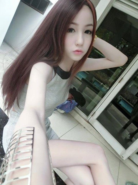 Thậm chí có người còn so sánh nhan sắc của Yoshi Chayada với thiên thần chuyển giới Nong Poy và cho rằng Yoshi còn có phần xinh đẹp hơn.